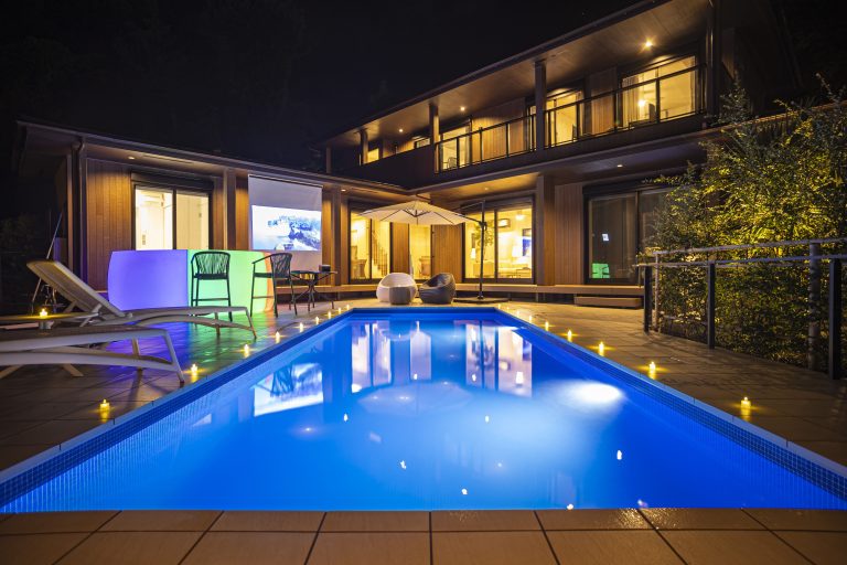 Poolen自慢のプールがあなたの快適な時間をお約束いたします